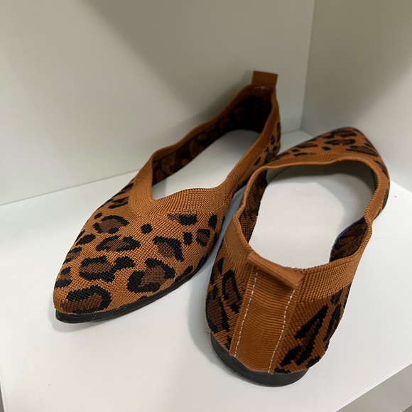 MIA Leopard Print Pointed Toe Flats - Size 5 - Stylish and Comfy - Picture 3 of 4